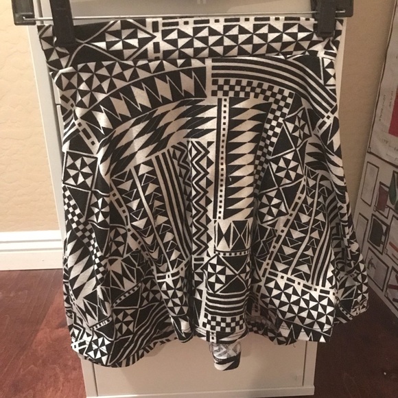 Black and cream tribal skater skirt - Picture 1 of 1